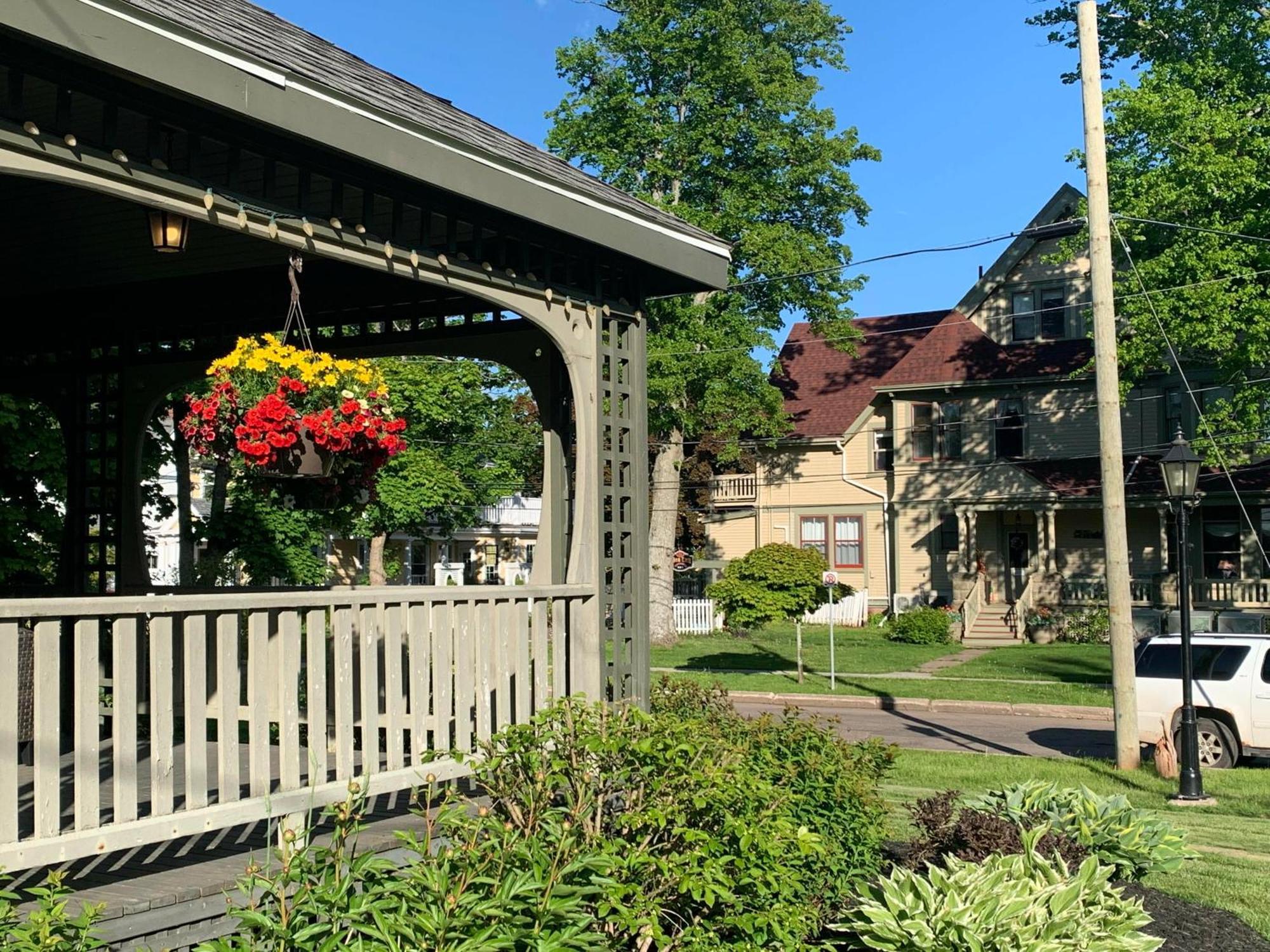 No 1 Grafton Inn Charlottetown Extérieur photo