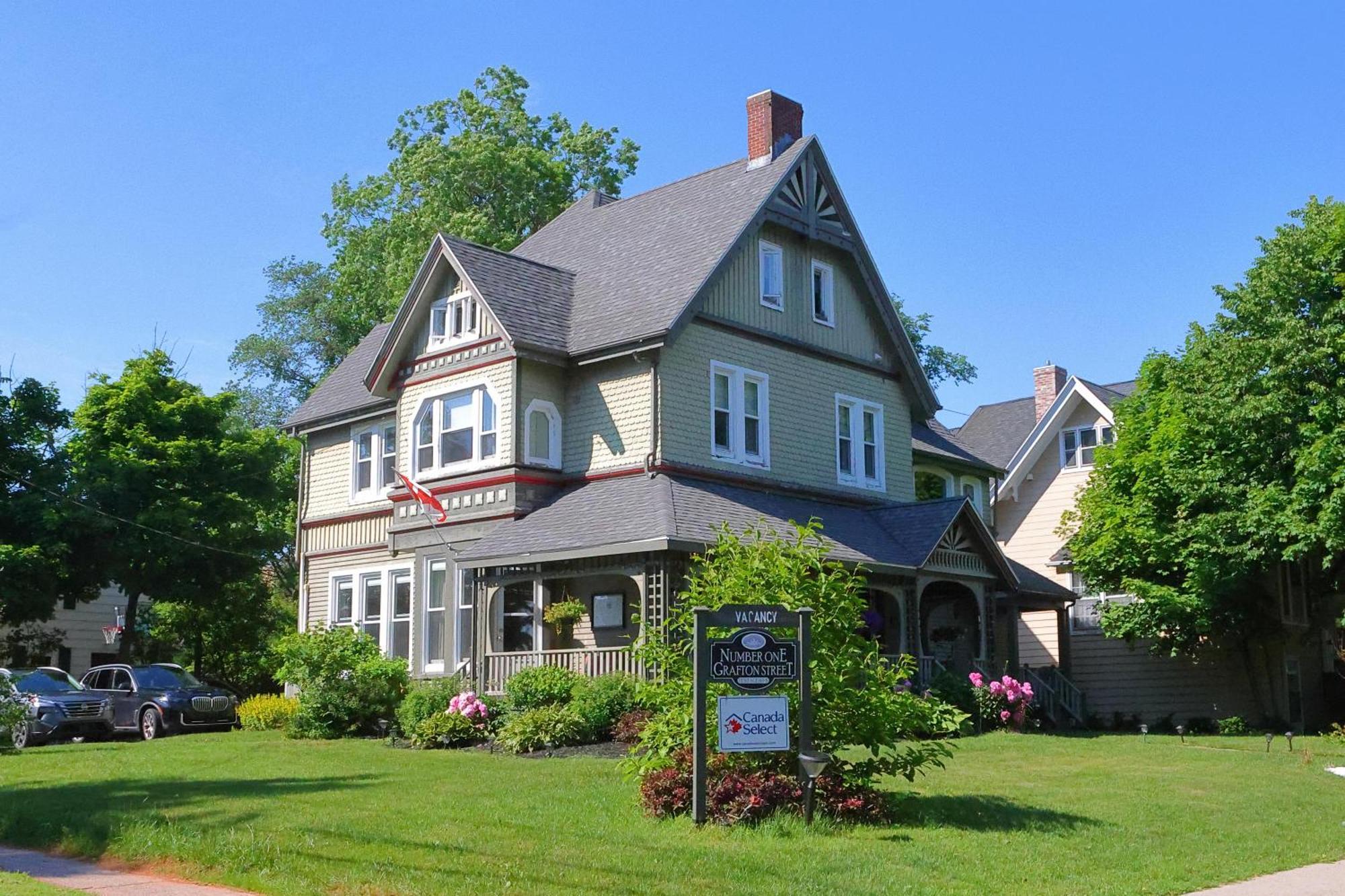 No 1 Grafton Inn Charlottetown Extérieur photo
