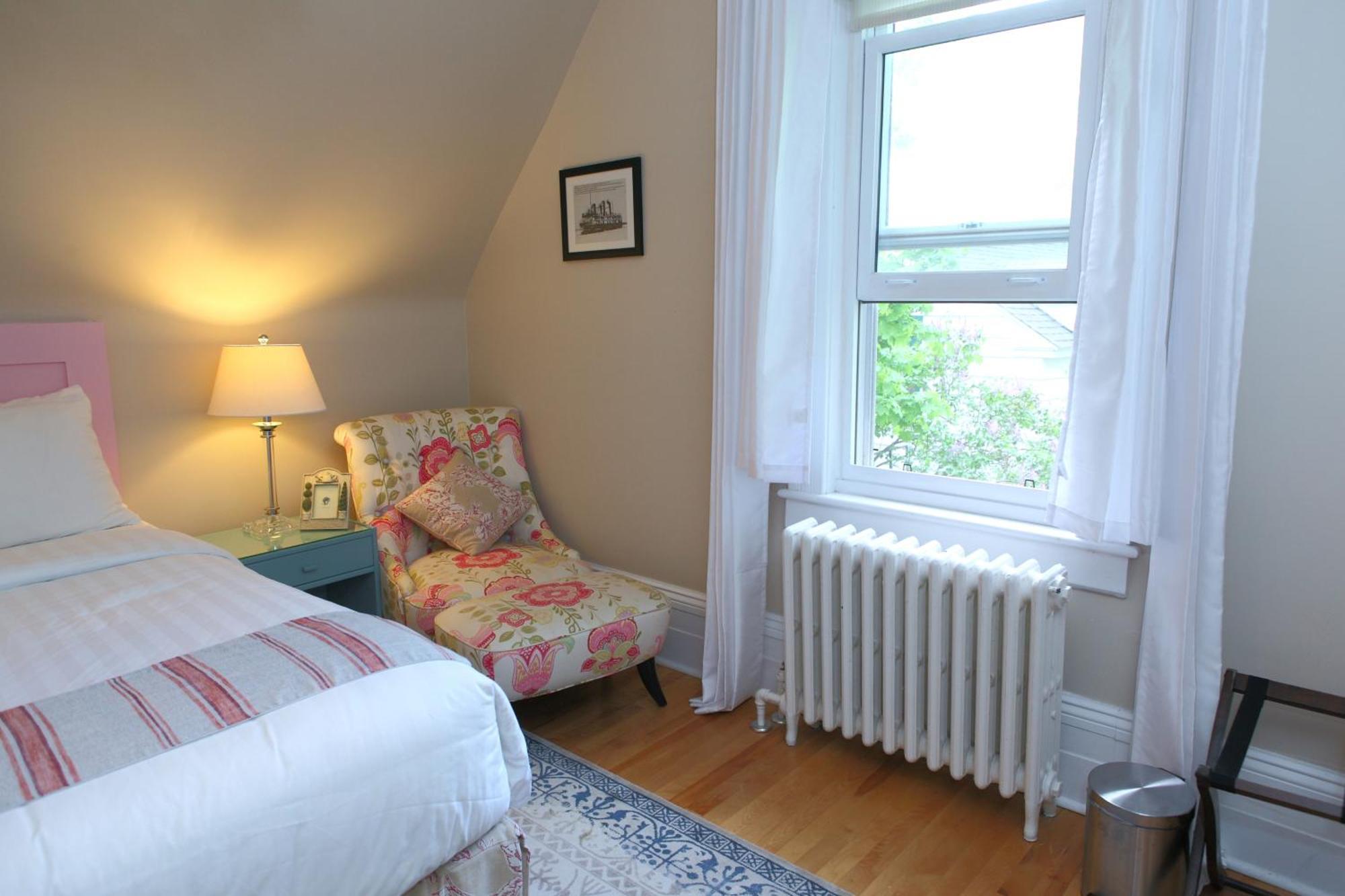 No 1 Grafton Inn Charlottetown Extérieur photo