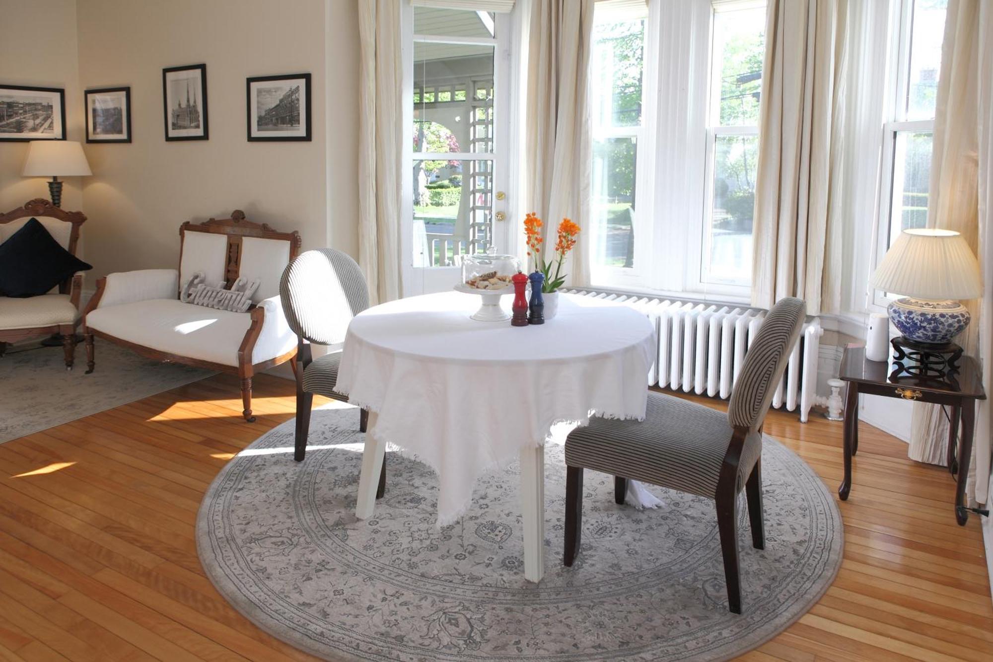 No 1 Grafton Inn Charlottetown Extérieur photo