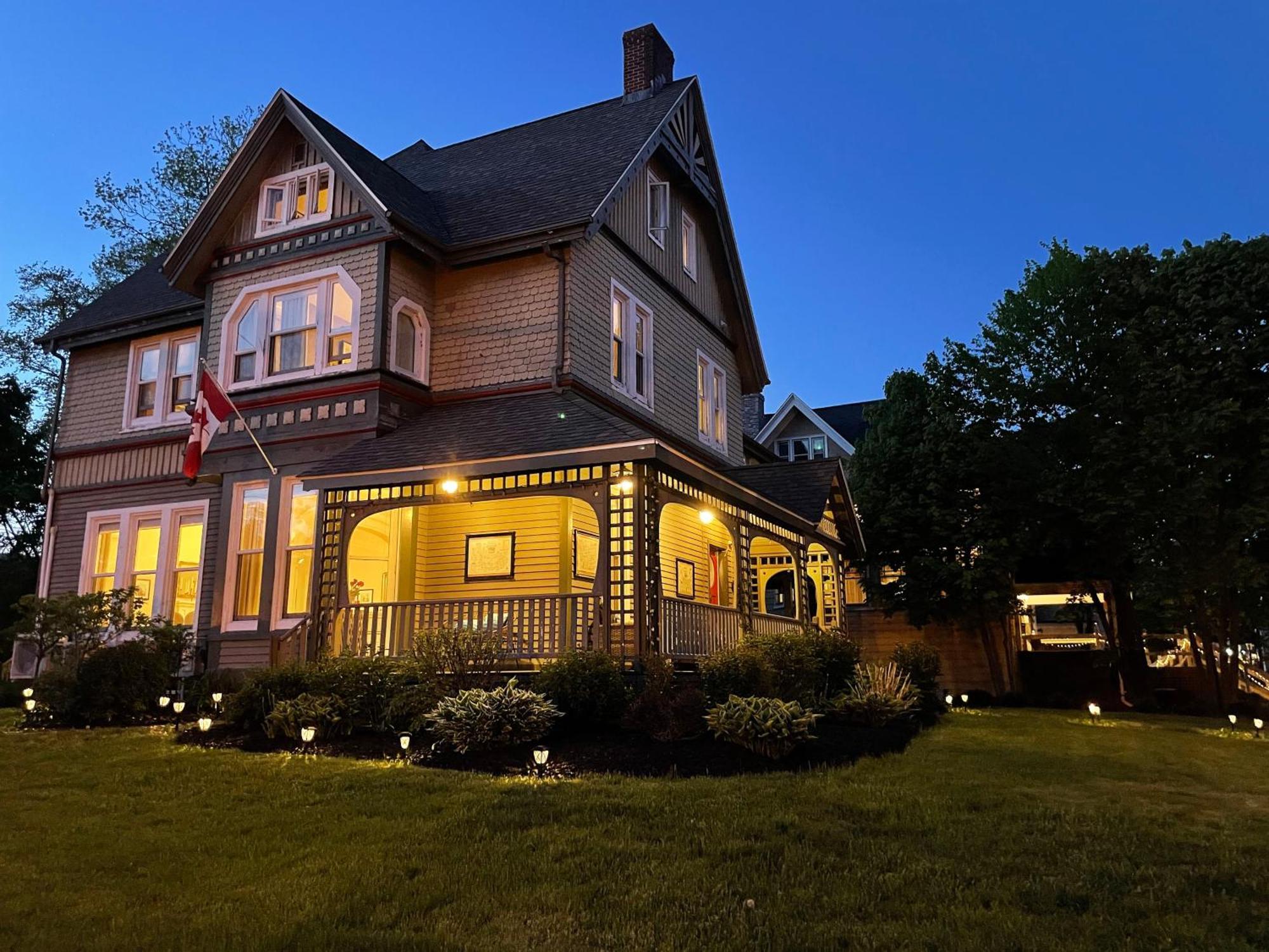 No 1 Grafton Inn Charlottetown Extérieur photo